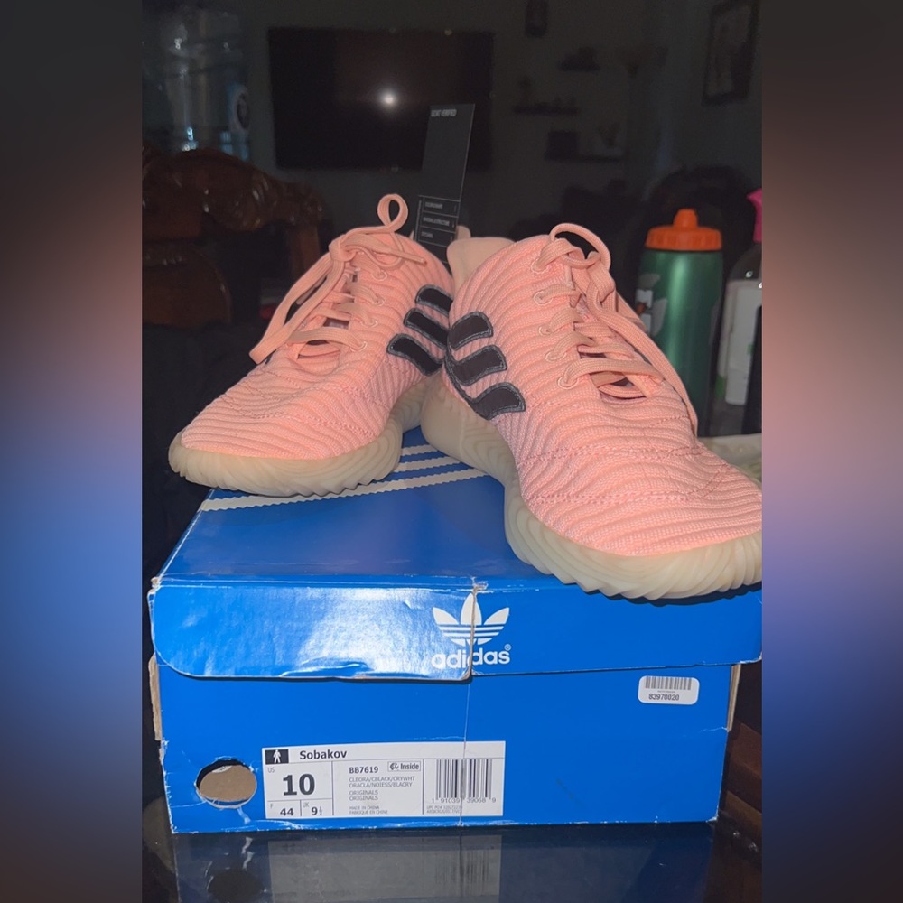 Adidas - Picture 2 of 3
